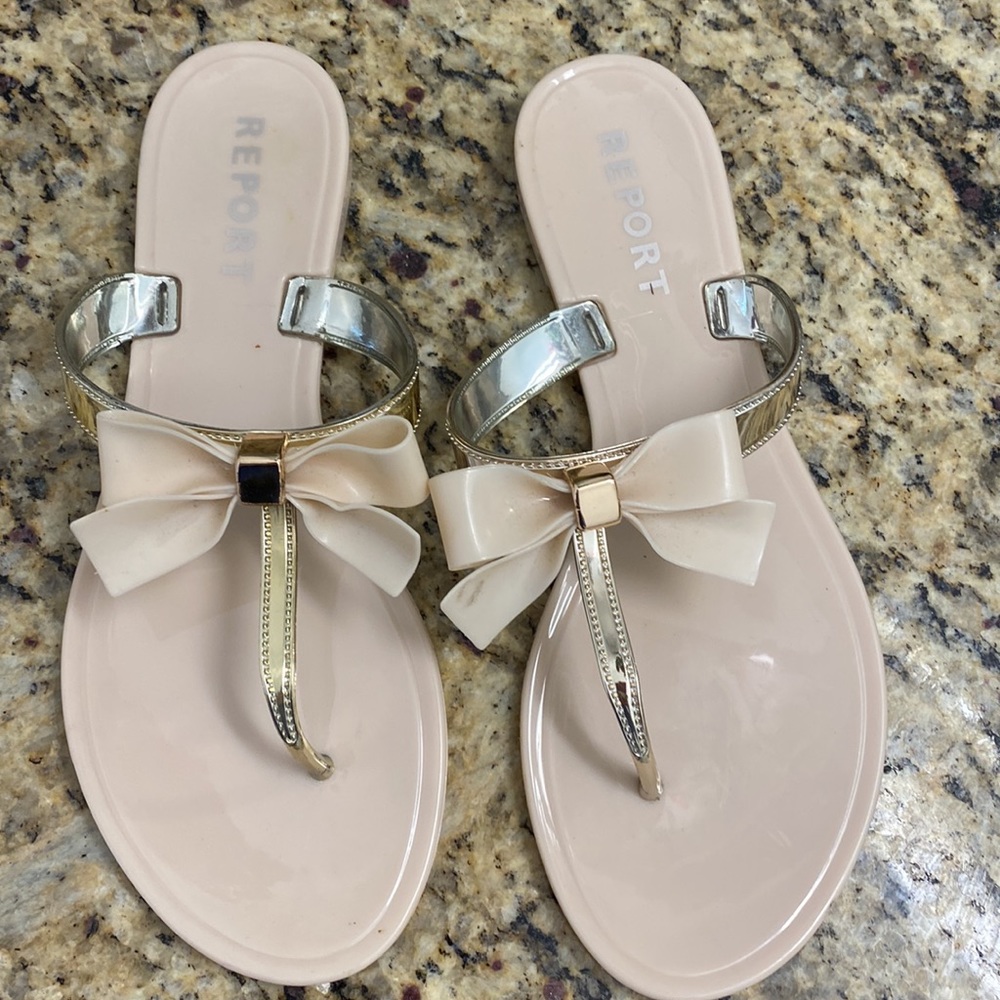 Report jelly flip flops size 7